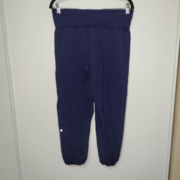 Lululemon Navy Blue Cinch Puff Pant Leg Capris Leggings Foldable Waist Band Sz 8 - Picture 6 of 7